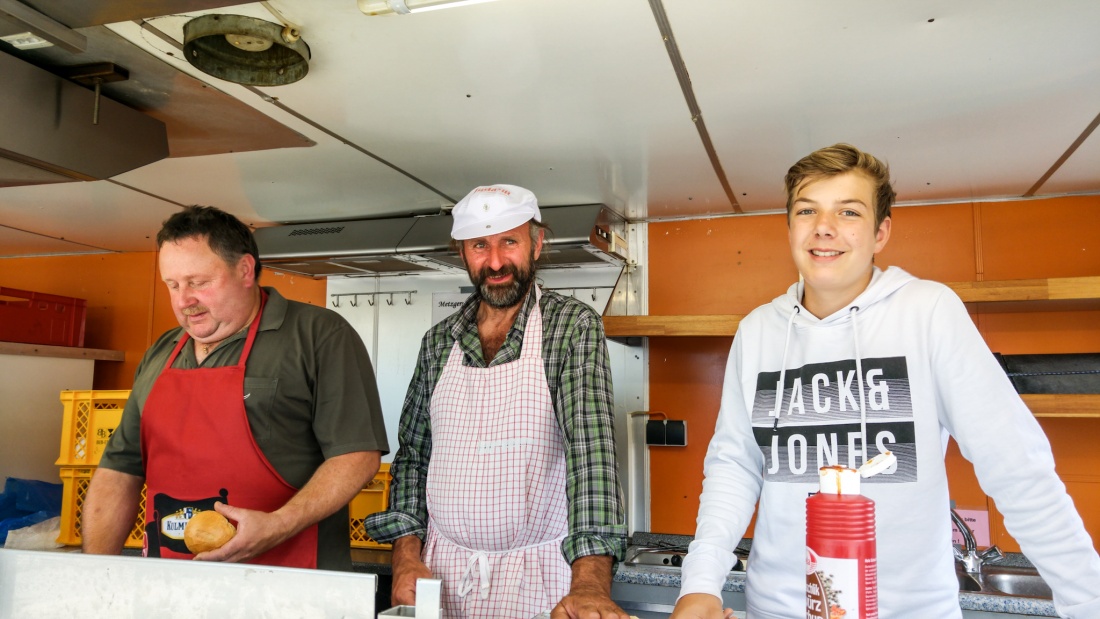 Foto: Martin Zehrer - Hier gabs leckere Steaks und Bratwürscht... Die Sau vom Grill war längst aufgegessen als wir Nachmittags ankamen... 