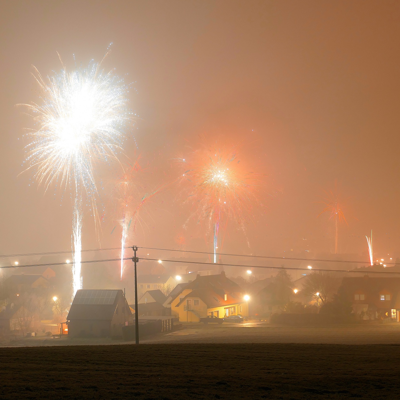 Foto: Martin Zehrer - Ein gesundes, erfolgreiches und fröhliches 2025! :-)<br />
<br />
Feuerwerk in Kemnath,  Eisersdorfer Au... 