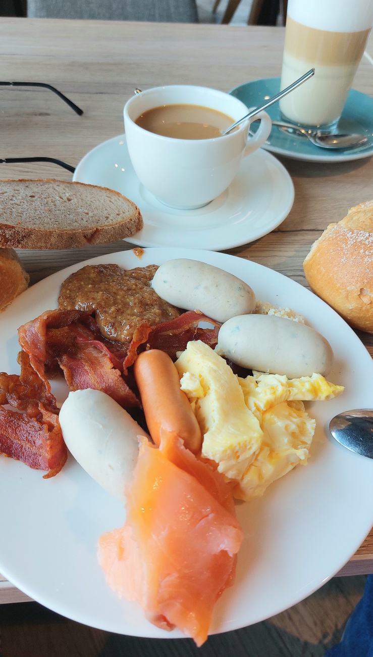 Foto: Martin Zehrer - Frühstück in Cham... 