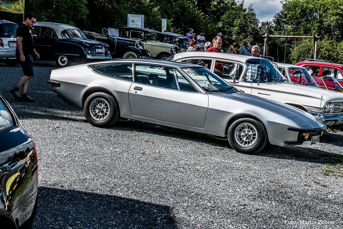 Foto: Martin Zehrer - So eine tolle Linie - Ein BITTER parkt auf dem Armesberg. Hier trafen sich die Teilnehmer des Oldtimertreffens der Wunsiedler. 