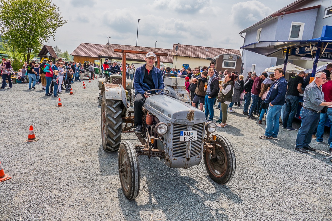 Foto: Martin Zehrer - Bulldogtreffen Kirchenpingarten am 7. Mai 2017: auf gehts zur Rundfahrt mit ca. 300 Traktoren...  