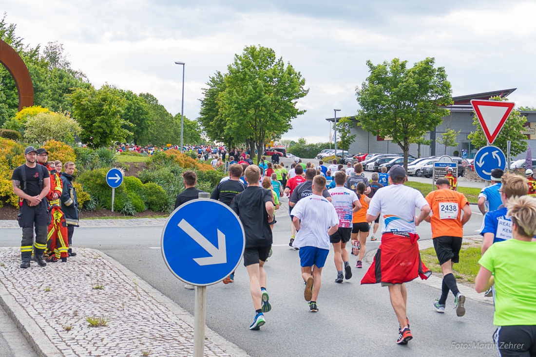 Foto: Martin Zehrer - Nofi-Lauf 2017: Start am Stadtplatz und Ziel beim Siemens... 5,9 Kilometer durch Kemnath und rund herum. Mehr als 8000 Teilnehmer fanden sich in Kemnath zusammen um die S 