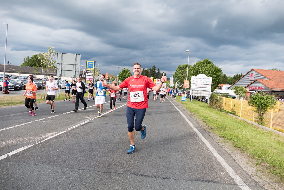 Foto: Martin Zehrer - Nofi-Lauf 2017: Start am Stadtplatz und Ziel beim Siemens... 5,9 Kilometer durch Kemnath und rund herum. Mehr als 8000 Teilnehmer fanden sich in Kemnath zusammen um die S 