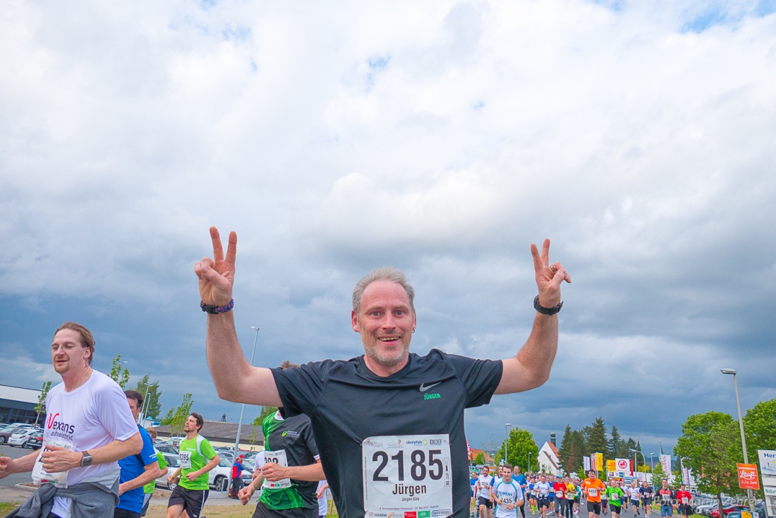 Foto: Martin Zehrer - Nofi-Lauf 2017: Start am Stadtplatz und Ziel beim Siemens... 5,9 Kilometer durch Kemnath und rund herum. Mehr als 8000 Teilnehmer fanden sich in Kemnath zusammen um die S 