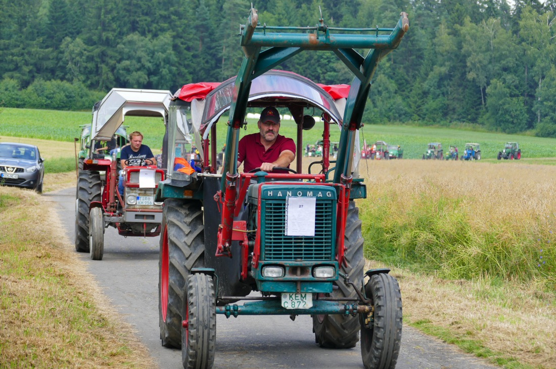 Foto: Martin Zehrer - Traktortreffen 2016 in Oberwappenöst<br />
Trotz Regen am Vormittag kamen an diesem Sonntag ca. 120 Oldtimer-Bulldogs und unzählige Besucher. Zum Mittag hin klarte das Wetter  