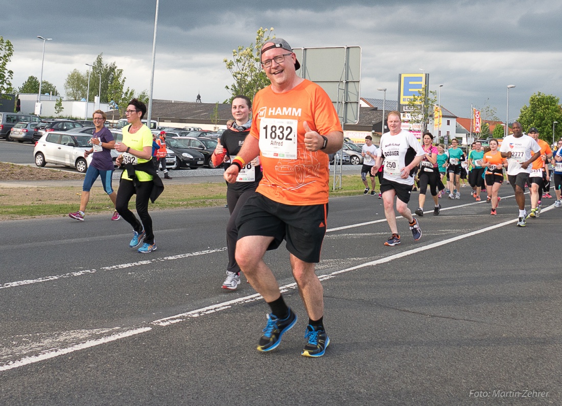 Foto: Martin Zehrer - Nofi-Lauf 2017: Start am Stadtplatz und Ziel beim Siemens... 5,9 Kilometer durch Kemnath und rund herum. Mehr als 8000 Teilnehmer fanden sich in Kemnath zusammen um die S 