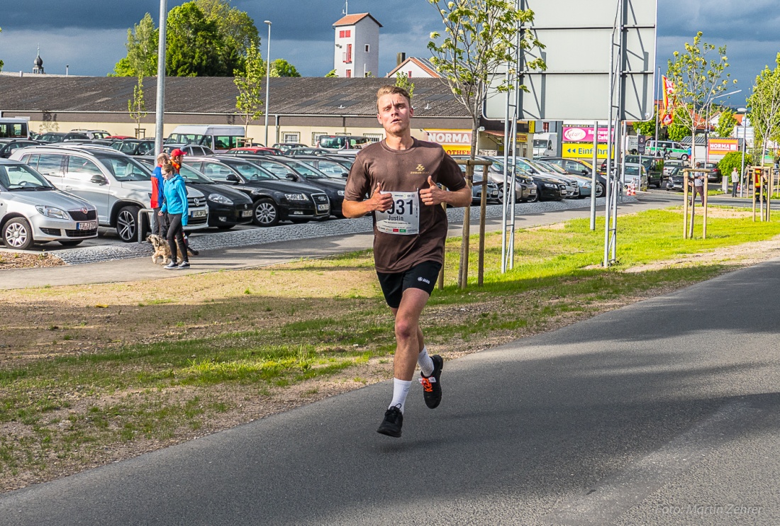 Foto: Martin Zehrer - Nofi-Lauf 2017: Start am Stadtplatz und Ziel beim Siemens... 5,9 Kilometer durch Kemnath und rund herum. Mehr als 8000 Teilnehmer fanden sich in Kemnath zusammen um die S 