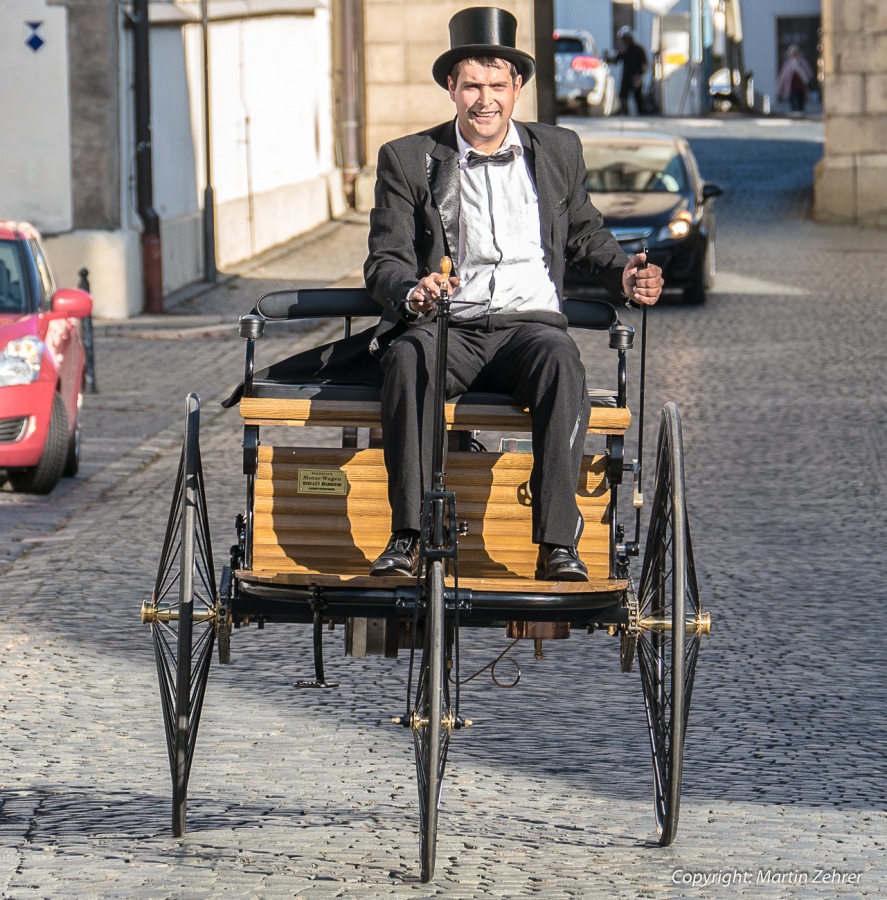 Foto: Martin Zehrer - Älteste-Bäckerei-Besitzer mit Benz Patent-Motorwagen Nummer 1 aus 1900 unterwegs...<br />
<br />
Dieses Automobil dürfte laut Besitzer Stefan Krauß so um 1900 gebaut worden sein. E 