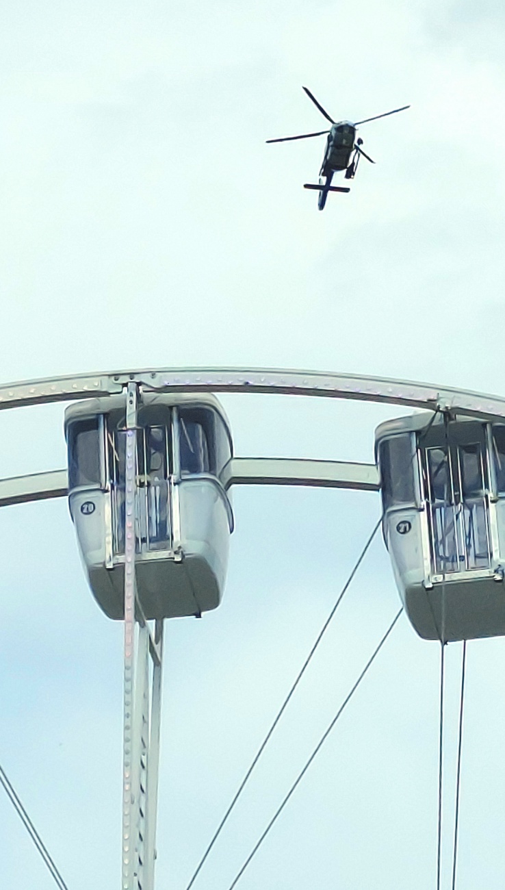 Foto: Martin Zehrer - Hubschrauber übern Riesenrad in Bayreuth.  