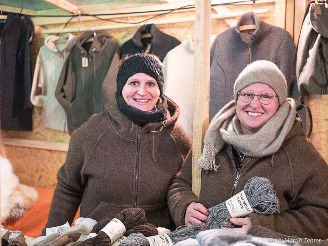 Foto: Martin Zehrer - Schafwolle von den eigenen Schafen, gesehen beim Candle-Light-Shopping 2017 in Kemnath 