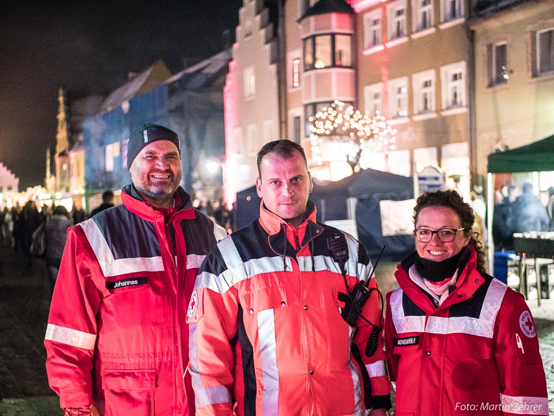 Foto: Martin Zehrer - Rotes Kreuz, gesehen beim Candle-Light-Shopping 2017 in Kemnath 