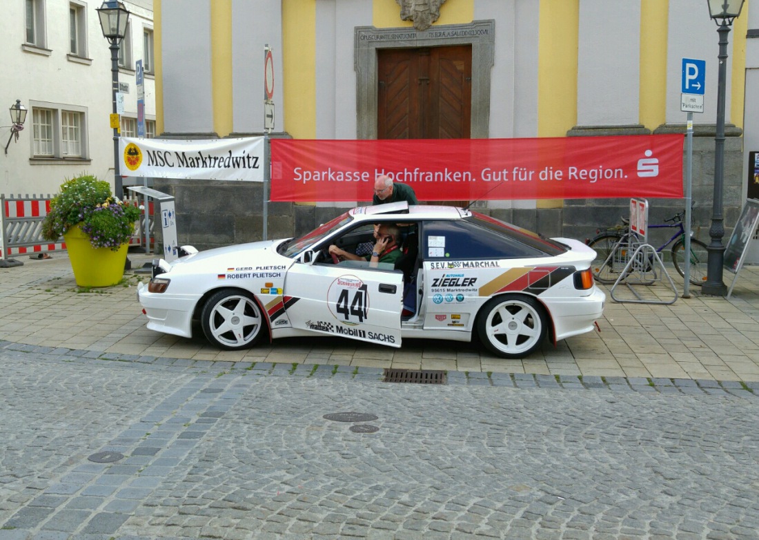 Foto: Martin Zehrer - Toyota-Oldi von Gerd und Robert Plietsch... Unverkennbar, dieses Fahrzeug nimmt an Motorsport-Veranstaltungen, Friedenfelser Bergrennen usw., teil...<br />
Gesehen in Marktred 