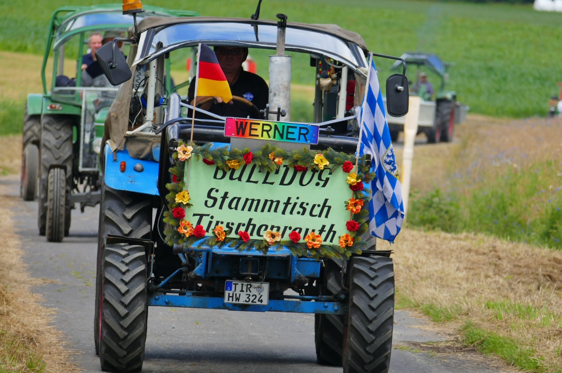 Foto: Martin Zehrer - Traktortreffen 2016 in Oberwappenöst<br />
Trotz Regen am Vormittag kamen an diesem Sonntag ca. 120 Oldtimer-Bulldogs und unzählige Besucher. Zum Mittag hin klarte das Wetter  