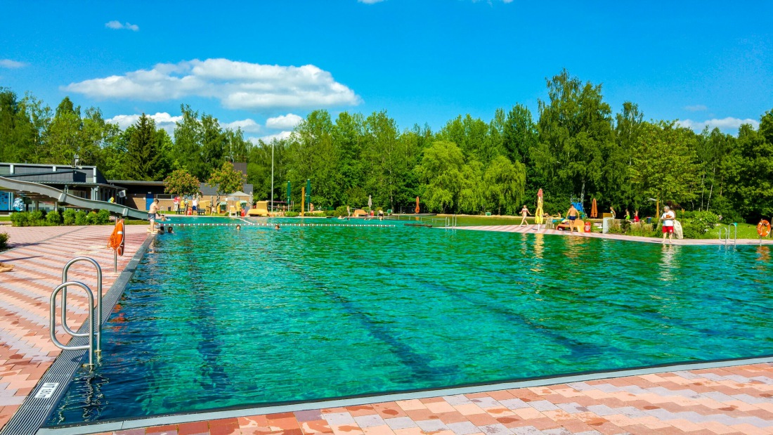 Foto: Martin Zehrer - 26. Mai 2016 - Yes, es ist Sommer! <br />
Freibad Immenreuth... 